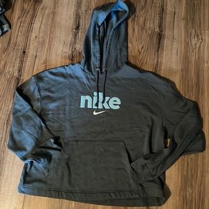 Medium cropped Nike hoodie in blue/gray color with front pocket